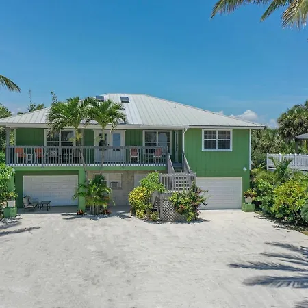 Large Family Sized Ocean View Home On A Island!